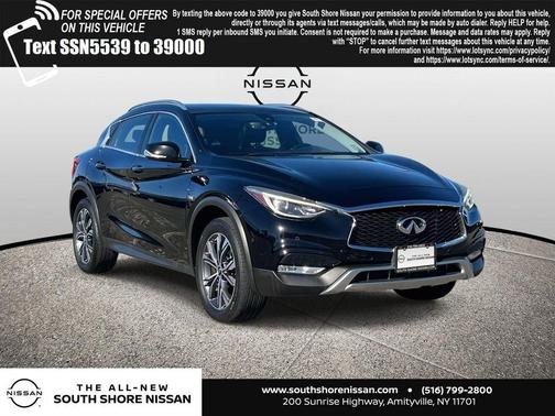 2017 INFINITI QX30 Premium