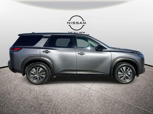 2024 Nissan Pathfinder S