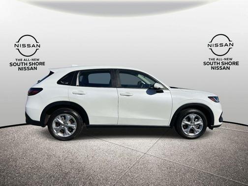 Platinum White Pearl 2023 Honda HR-V LX