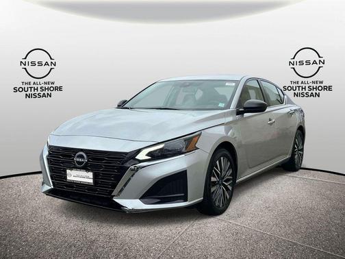 Brilliant Silver Metallic 2024 Nissan Altima 2.5 SV