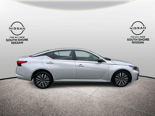 Brilliant Silver Metallic 2024 Nissan Altima 2.5 SV