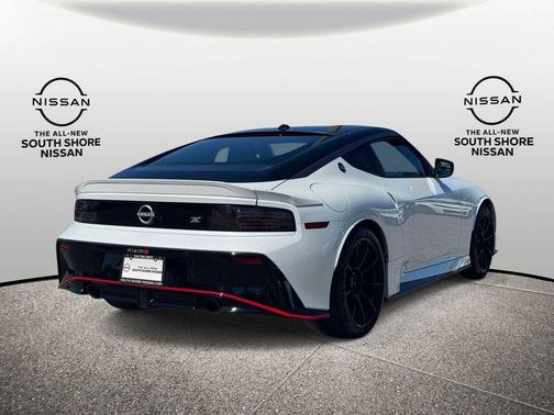 2t Wht Blk Roof 2024 Nissan Z NISMO
