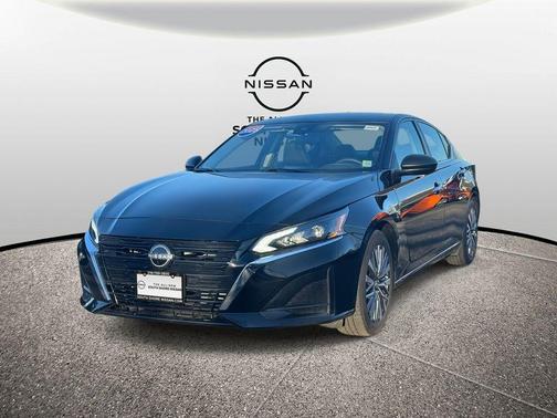 Super Black 2025 Nissan Altima SV