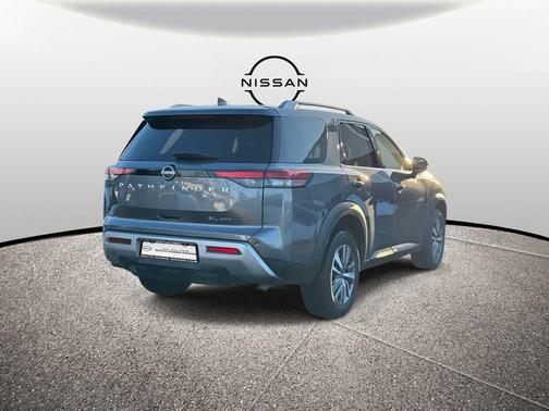 2025 Nissan Pathfinder SL