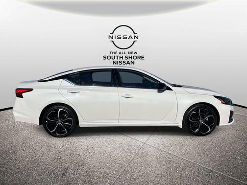 2025 Nissan Altima SR