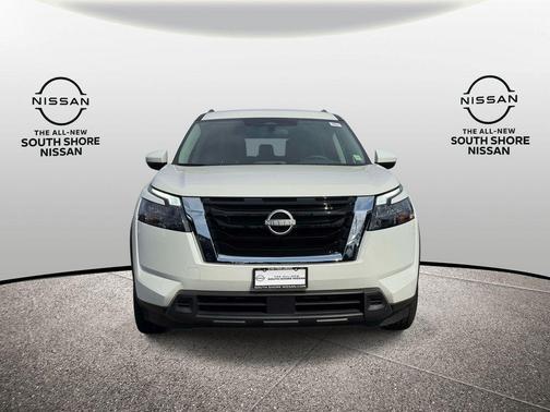 Glacier White 2025 Nissan Pathfinder SV