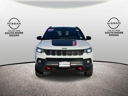 Bright White Clearcoat 2024 Jeep Compass Trailhawk