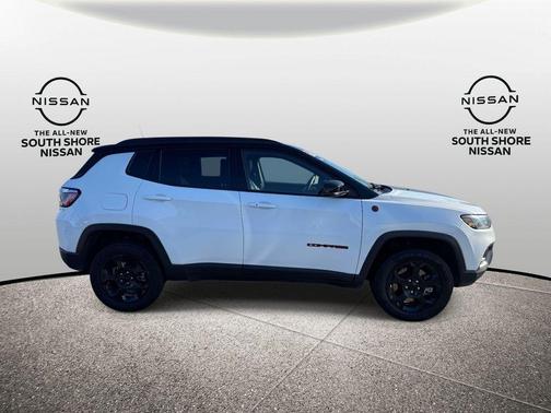 Bright White Clearcoat 2024 Jeep Compass Trailhawk