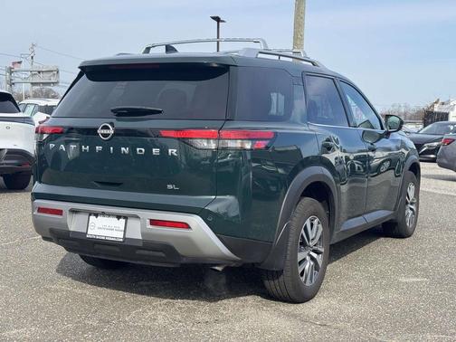 2025 Nissan Pathfinder SL