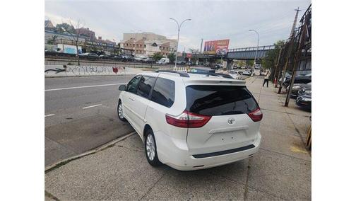 2016 Toyota Sienna XLE