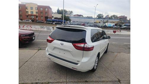2016 Toyota Sienna XLE