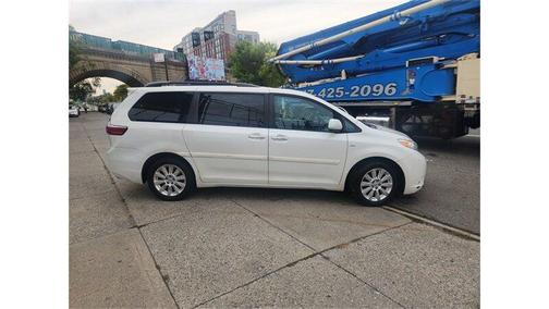 2016 Toyota Sienna XLE