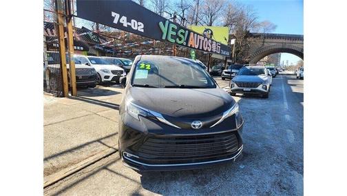 2022 Toyota Sienna XLE