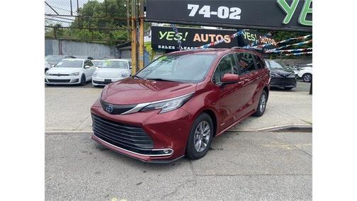 2021 Toyota Sienna XLE 8 Passenger