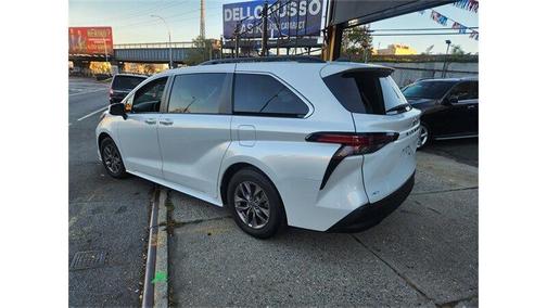 2023 Toyota Sienna XLE
