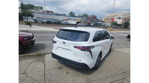 2021 Toyota Sienna LE