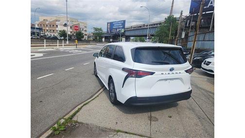 2021 Toyota Sienna LE