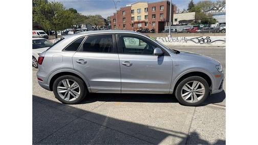 Florett Silver Metallic 2018 Audi Q3 2.0T Premium