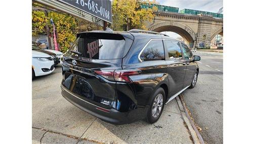 2023 Toyota Sienna XLE