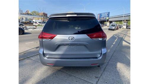 2014 Toyota Sienna LE