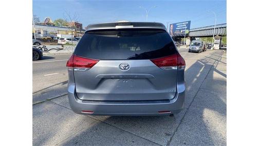 2014 Toyota Sienna LE
