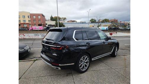 2025 BMW X7 xDrive40i