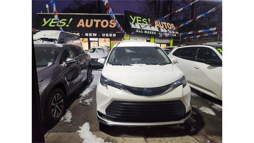 2024 Toyota Sienna LE