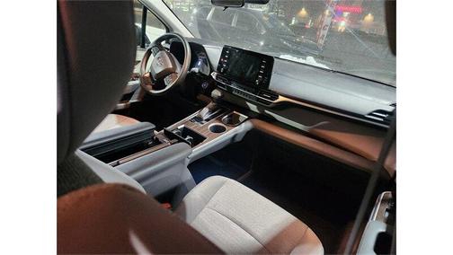 2024 Toyota Sienna LE