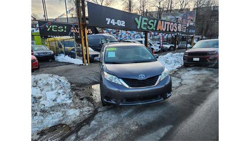2014 Toyota Sienna LE