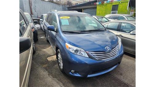 2017 Toyota Sienna XLE