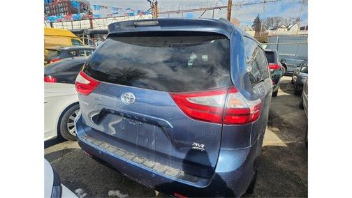 2017 Toyota Sienna XLE