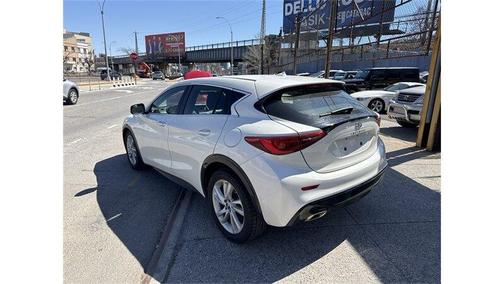 Majestic White 2018 INFINITI QX30 Base
