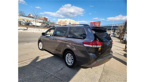 2014 Toyota Sienna XLE