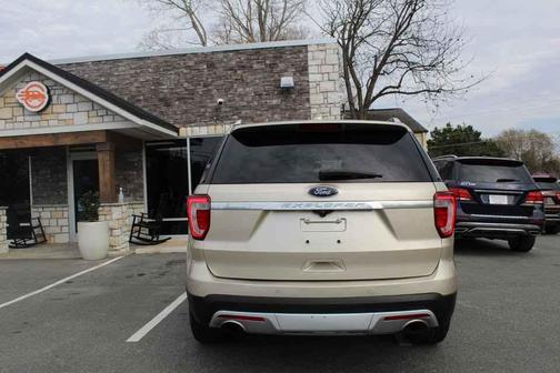 White Gold 2017 Ford Explorer Platinum