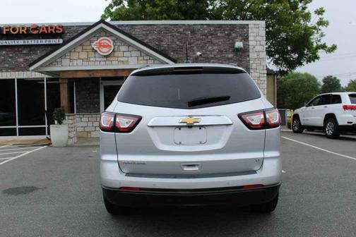 Champagne Silver 2017 Chevrolet Traverse 2LT