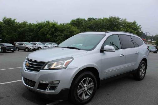 Champagne Silver 2017 Chevrolet Traverse 2LT