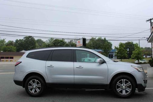 Champagne Silver 2017 Chevrolet Traverse 2LT