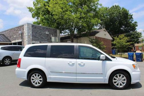 Bright White Clearcoat 2014 Chrysler Town & Country Touring