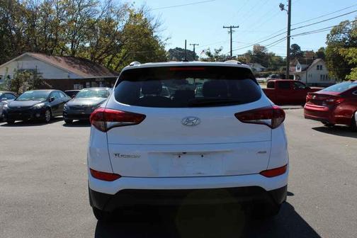 2017 Hyundai TUCSON SE