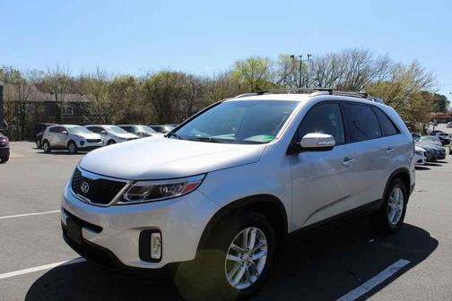 Bright Silver 2014 Kia Sorento LX