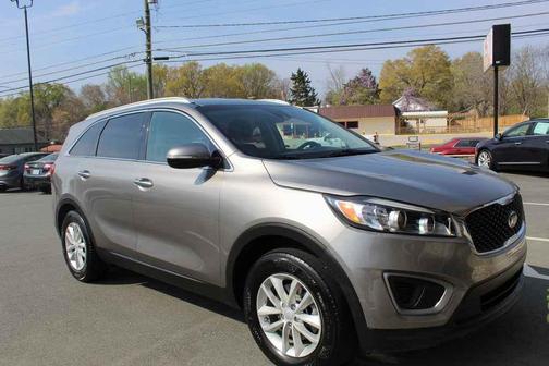 Titanium Silver 2018 Kia Sorento LX
