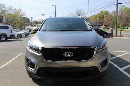 Titanium Silver 2018 Kia Sorento LX