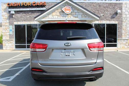 Titanium Silver 2018 Kia Sorento LX