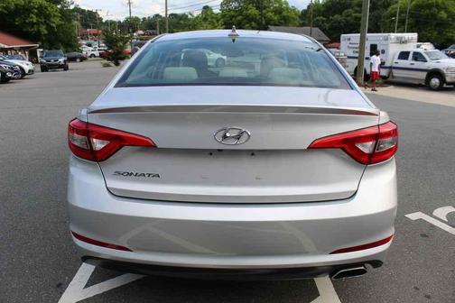 Symphony Silver 2016 Hyundai SONATA SE