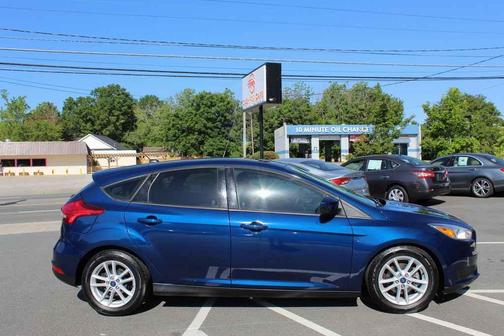 Lightning Blue 2018 Ford Focus SE