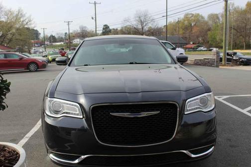 2019 Chrysler 300 Touring