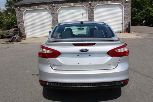 Ingot Silver Metallic 2014 Ford Focus SE