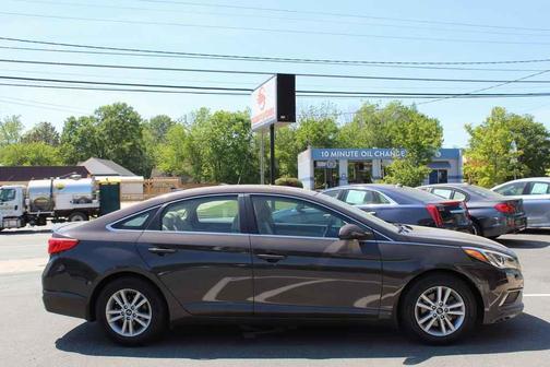 Dark Truffle 2017 Hyundai SONATA SE