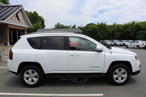 Bright White Clearcoat 2017 Jeep Compass Latitude