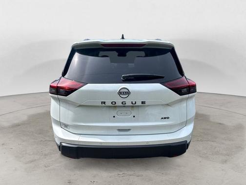 Everest White Pearl Tricoat 2026 Nissan Rogue Dark Armor